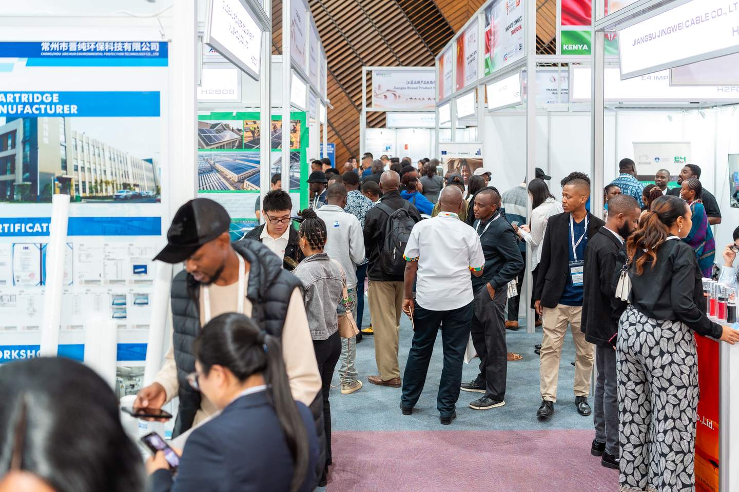 Jinshang New Energy team in discussions with customers